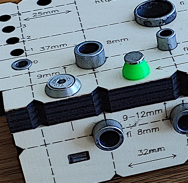 Nowe śruby i schowek na pin